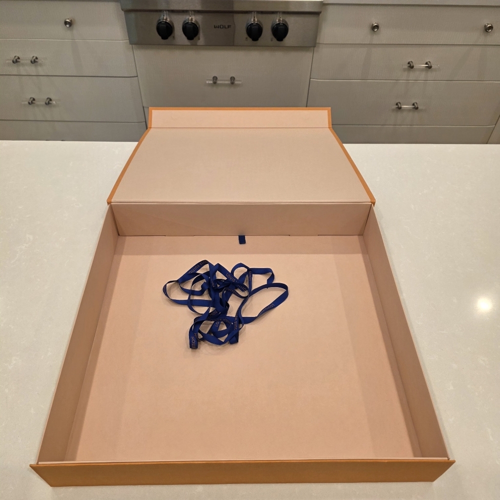 🔥Louis Vuitton Signature Large Magnectic Closure Orange Packaging - Picture 8 of 14